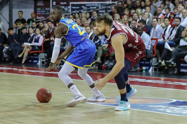 确保球员和 确保球员和