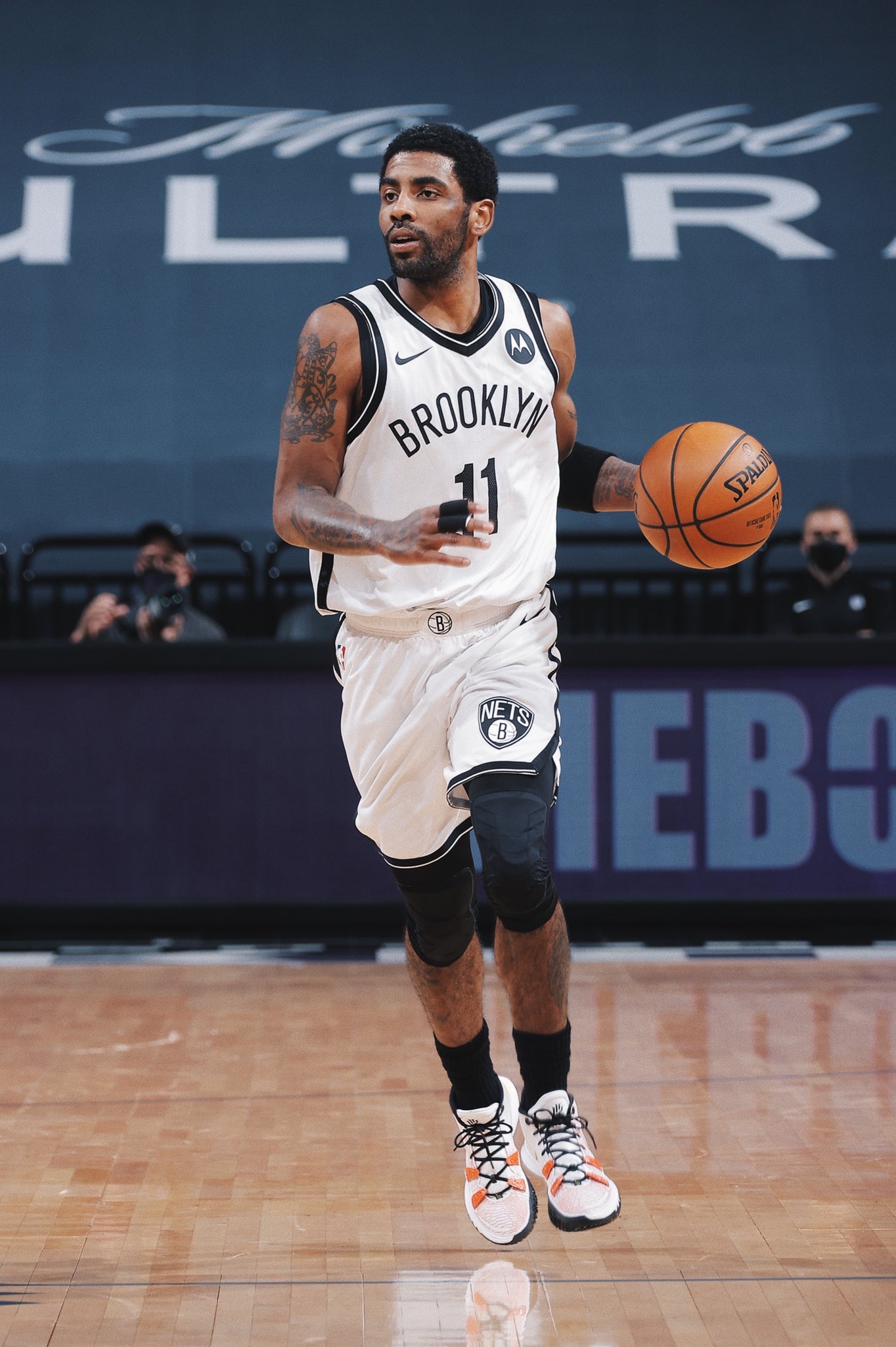 尼克斯队在本赛季的表现可谓是令人振奋。截至目前，他们主场战绩已经达到12胜1负（尼克斯本季势头强劲，主场豪取12胜仅吞1败）